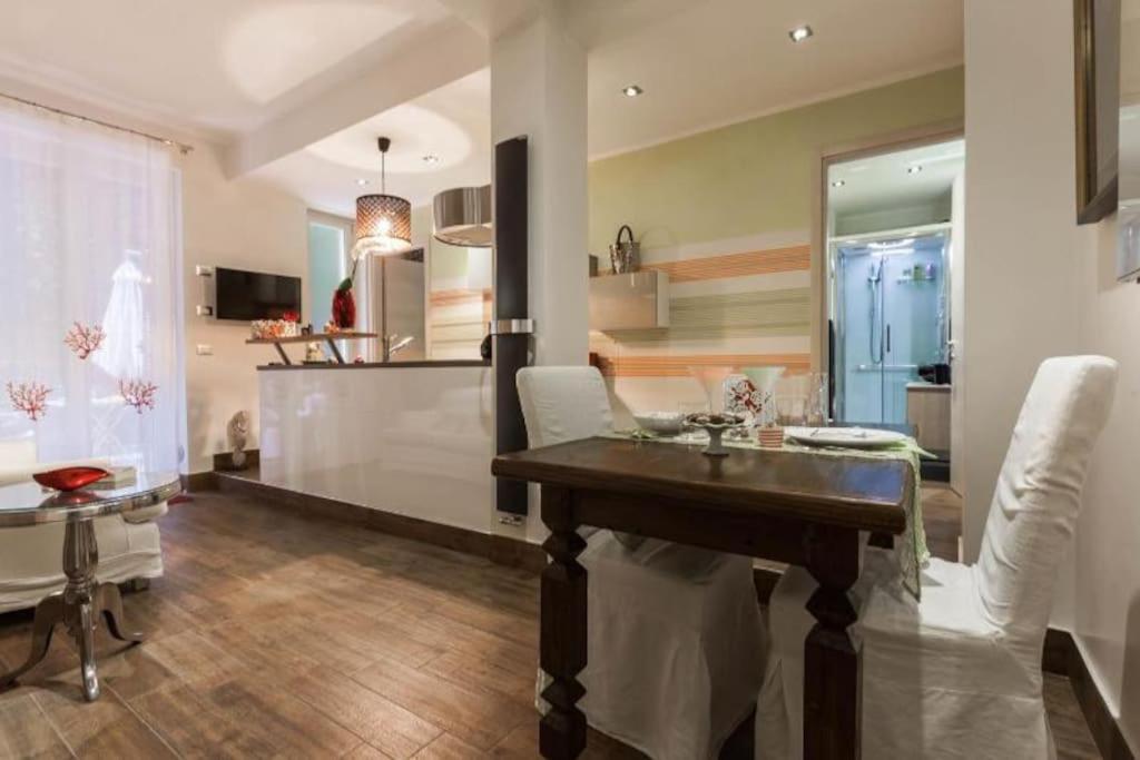 Lily'S - Near Harbor And Downtown With Terrace - Italy Flat Vacation Apartment เจนัว ภายนอก รูปภาพ