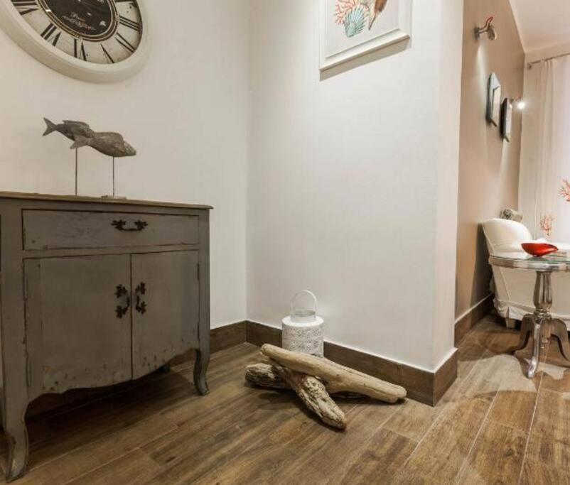 Lily'S - Near Harbor And Downtown With Terrace - Italy Flat Vacation Apartment เจนัว ภายนอก รูปภาพ