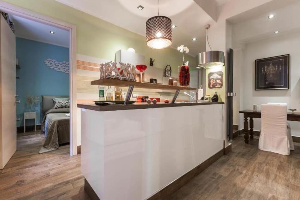 Lily'S - Near Harbor And Downtown With Terrace - Italy Flat Vacation Apartment เจนัว ภายนอก รูปภาพ