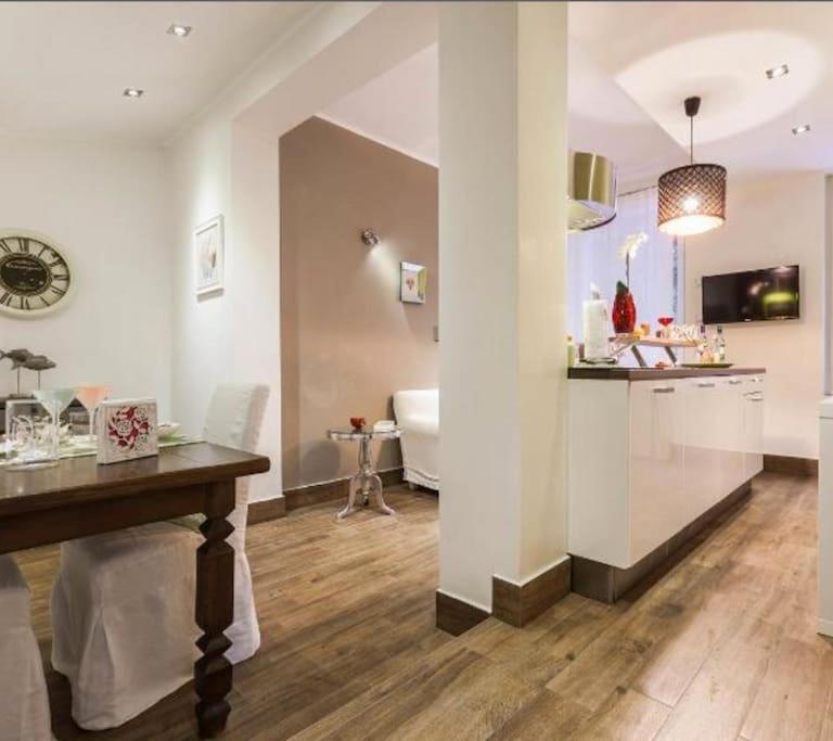 Lily'S - Near Harbor And Downtown With Terrace - Italy Flat Vacation Apartment เจนัว ภายนอก รูปภาพ